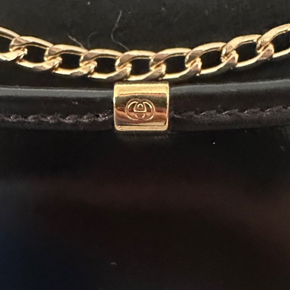🖤EXCELLENT Gucci Black Leather Clutch with Gold Chain - Picture 6 of 9